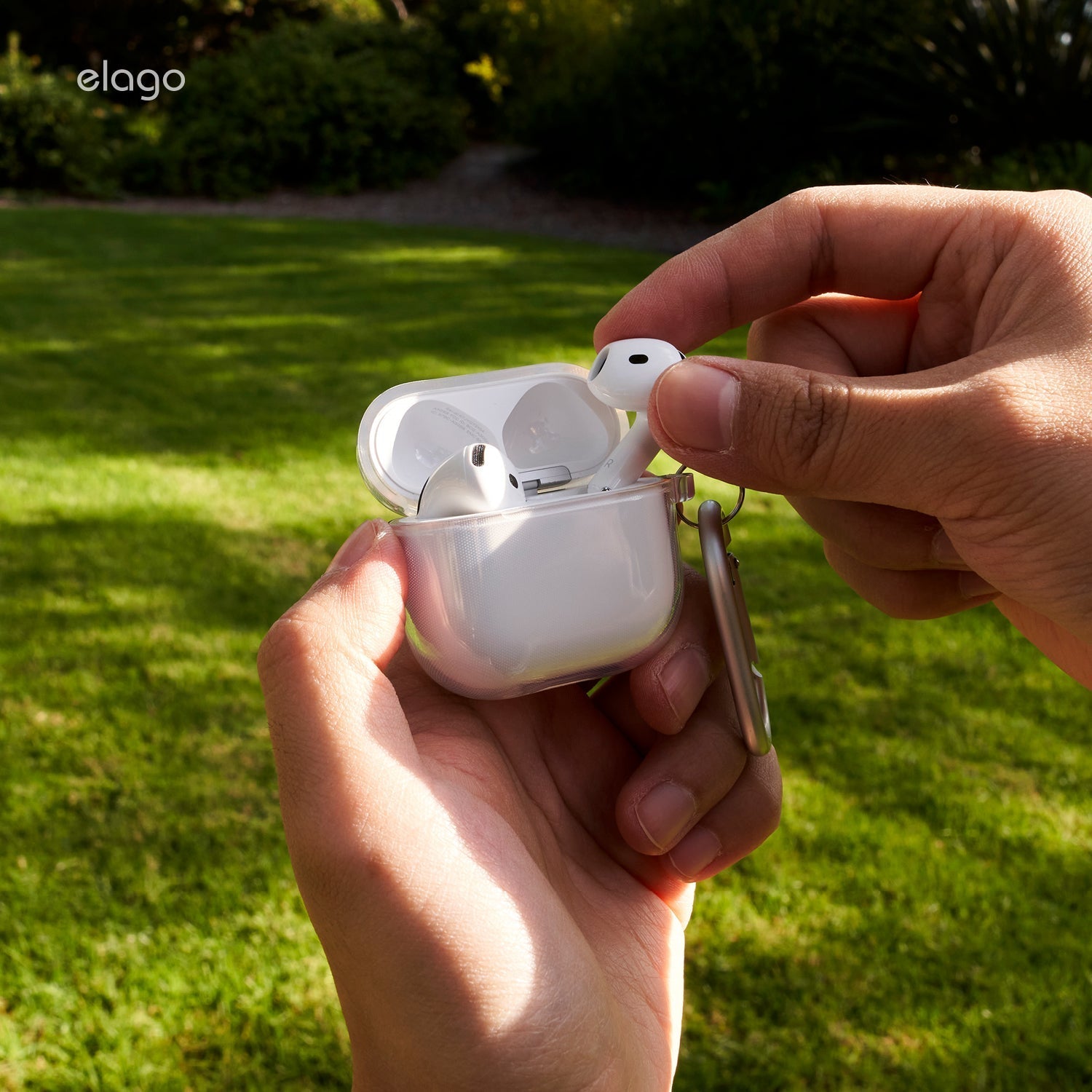 حافظة إيلاغو الشفافة لتعليق AirPods 4