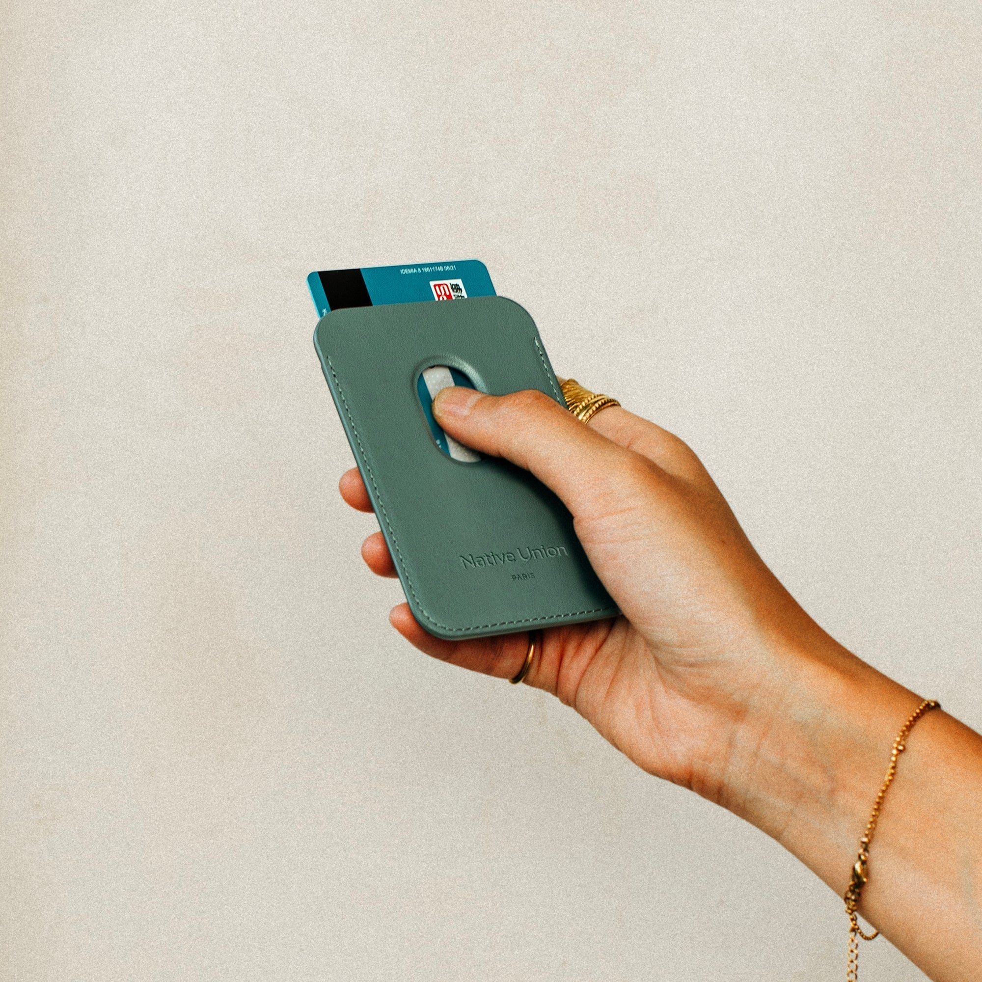 حافظة بطاقات Native Union (Re)Classic MagSafe Wallet