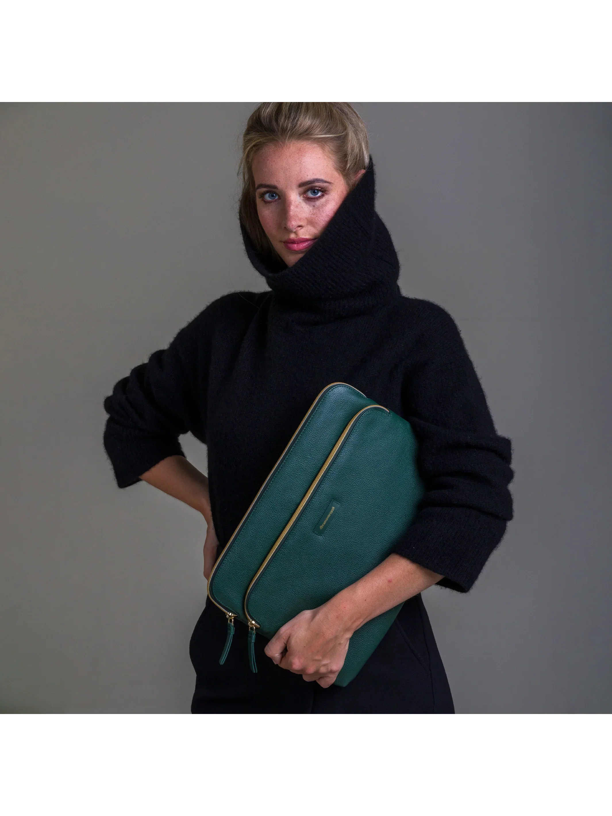 دبرامانتي 1928 باريس بلس سليف لماك بوك برو 14"