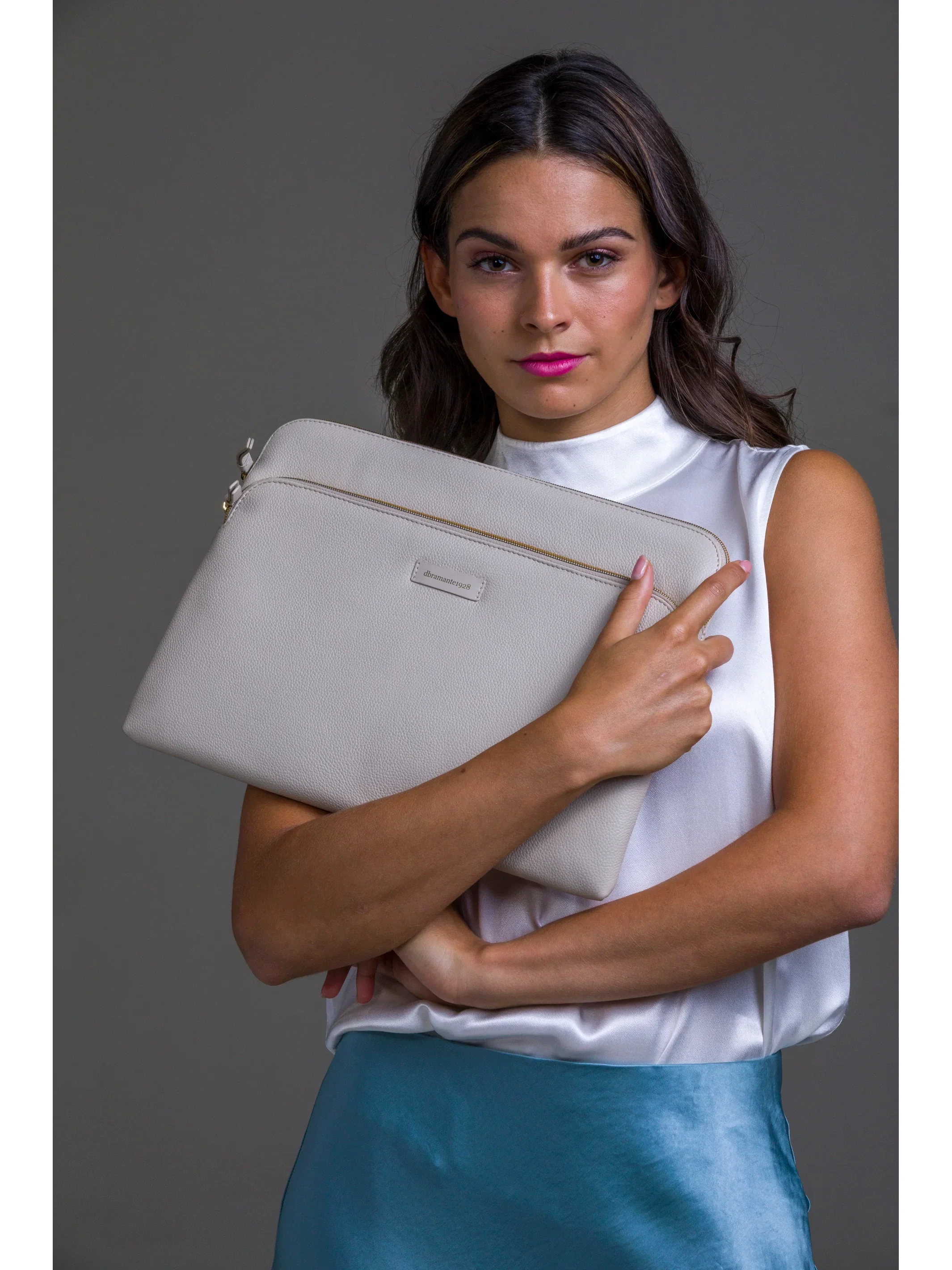 دبرامانتي 1928 باريس بلس سليف لماك بوك برو 14"