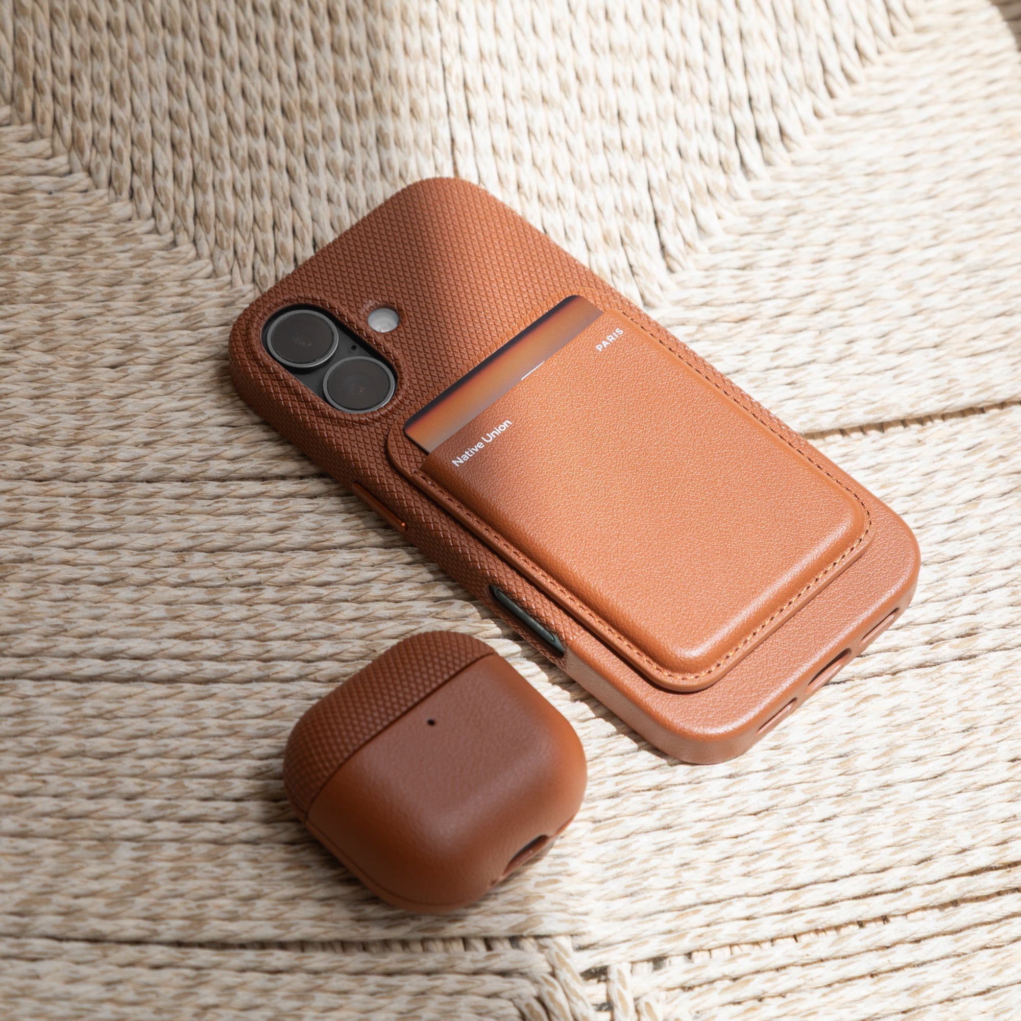 حافظة بطاقات Native Union (Re)Classic MagSafe Wallet