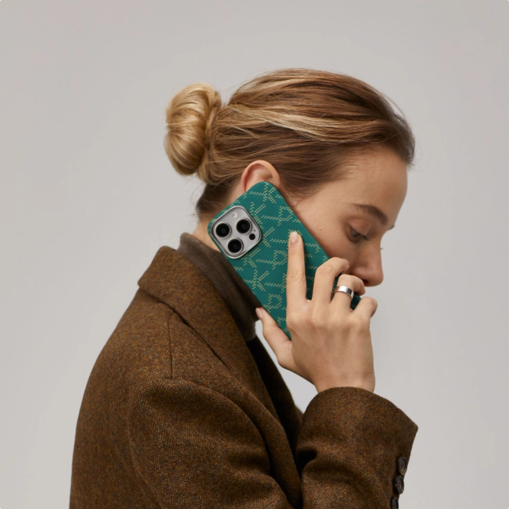 غلاف PITAKA المنقوش القابل للمس المصنوع من النسيج لهاتف آيفون 16 برو