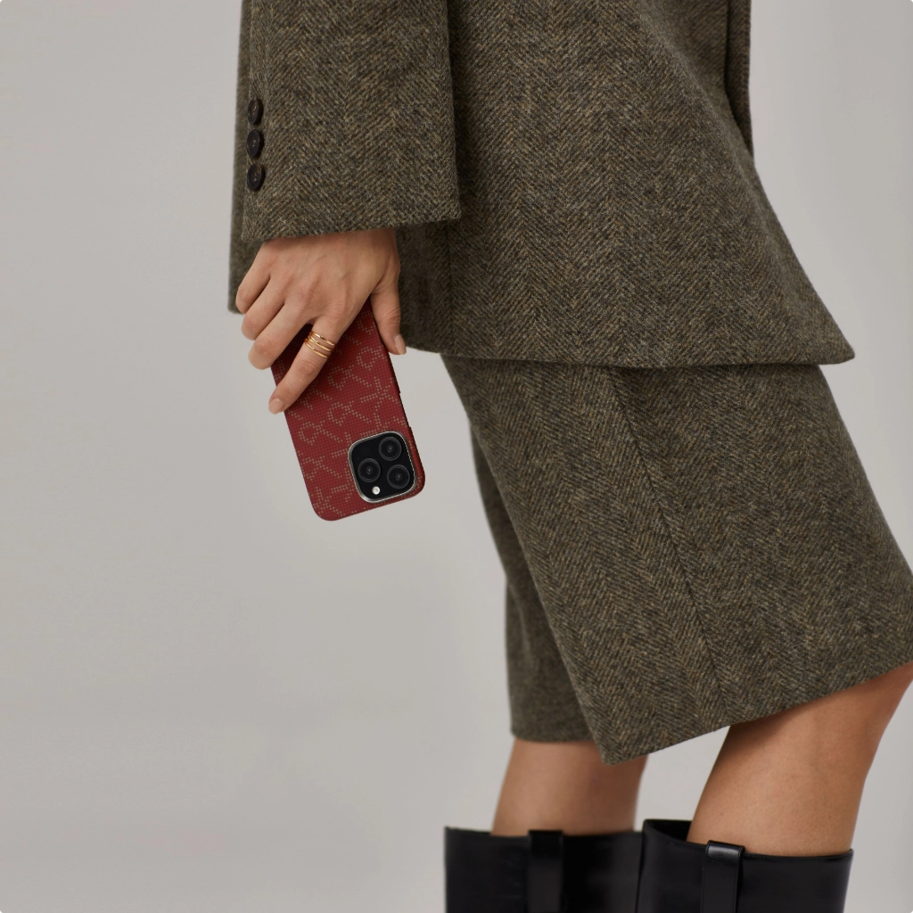 غلاف PITAKA المنقوش القابل للمس المصنوع من النسيج لهاتف آيفون 16 برو