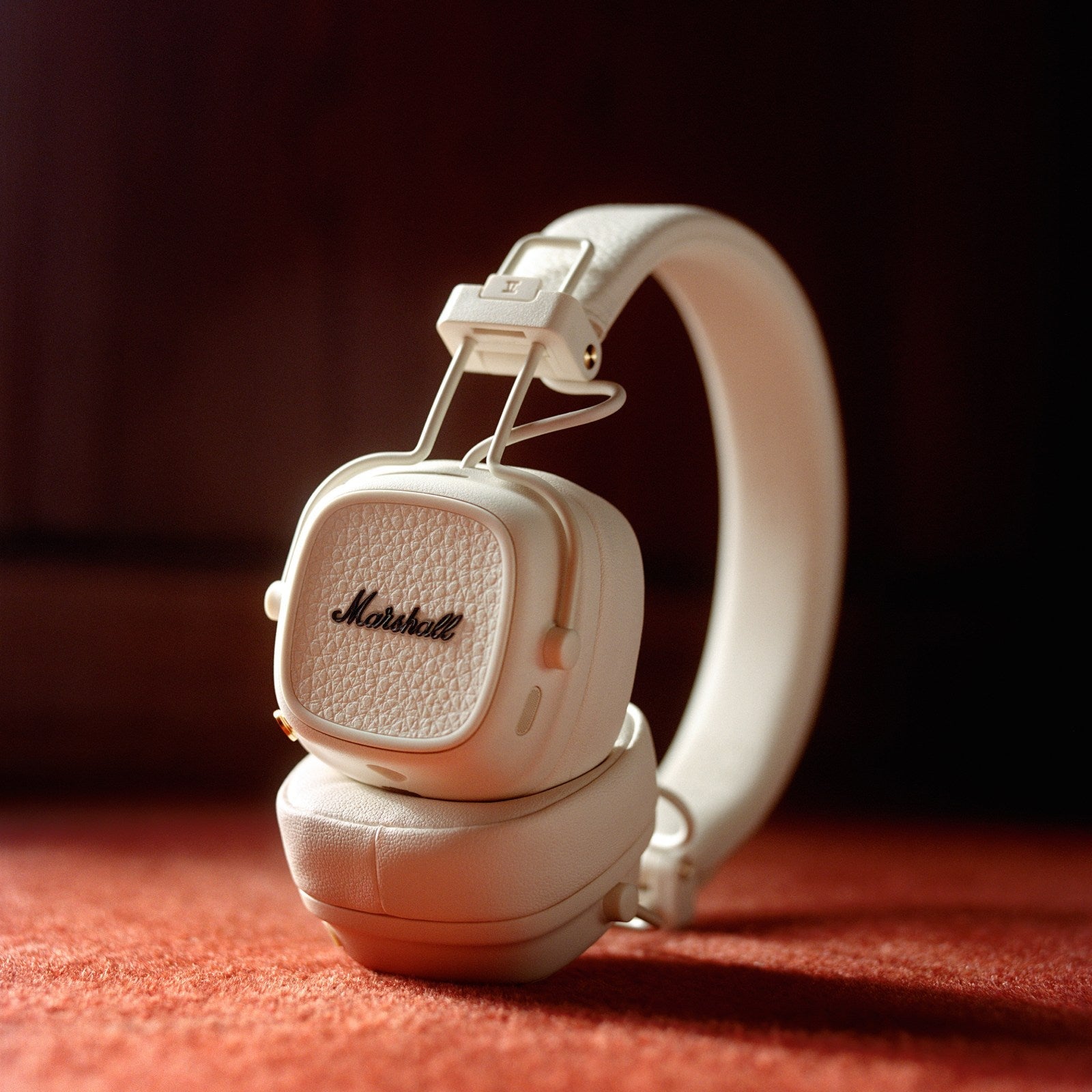 Marshall Major V Bluetooth Headphones - Cream