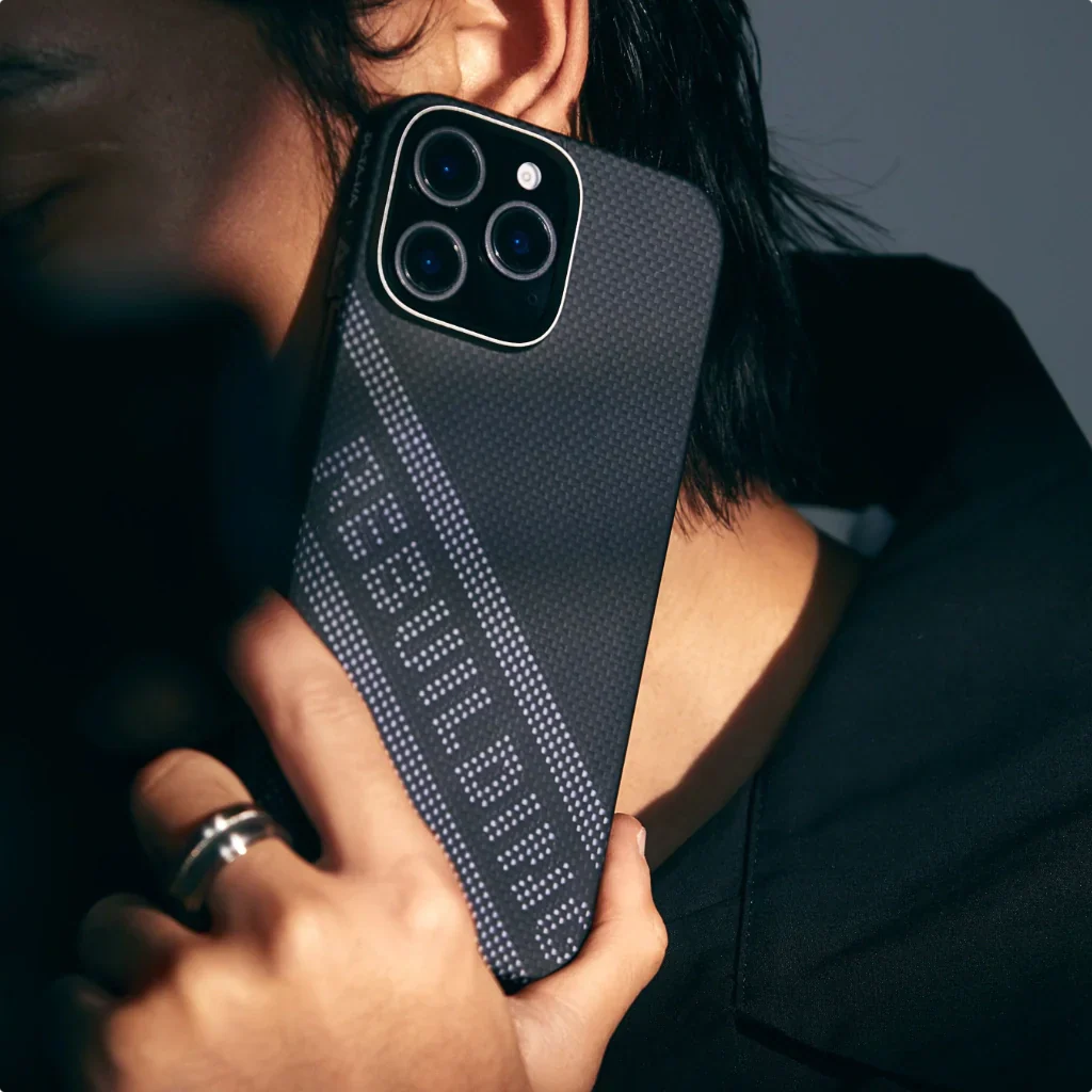 غلاف بيتاكا ريتروس المنسوج اللمسي لهاتف آيفون 16 برو