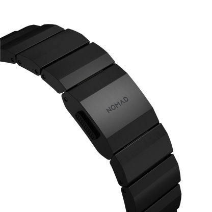 حزام تيتانيوم ناتشورال هاردوير من نوماد لساعات أبل 42mm / 41mm