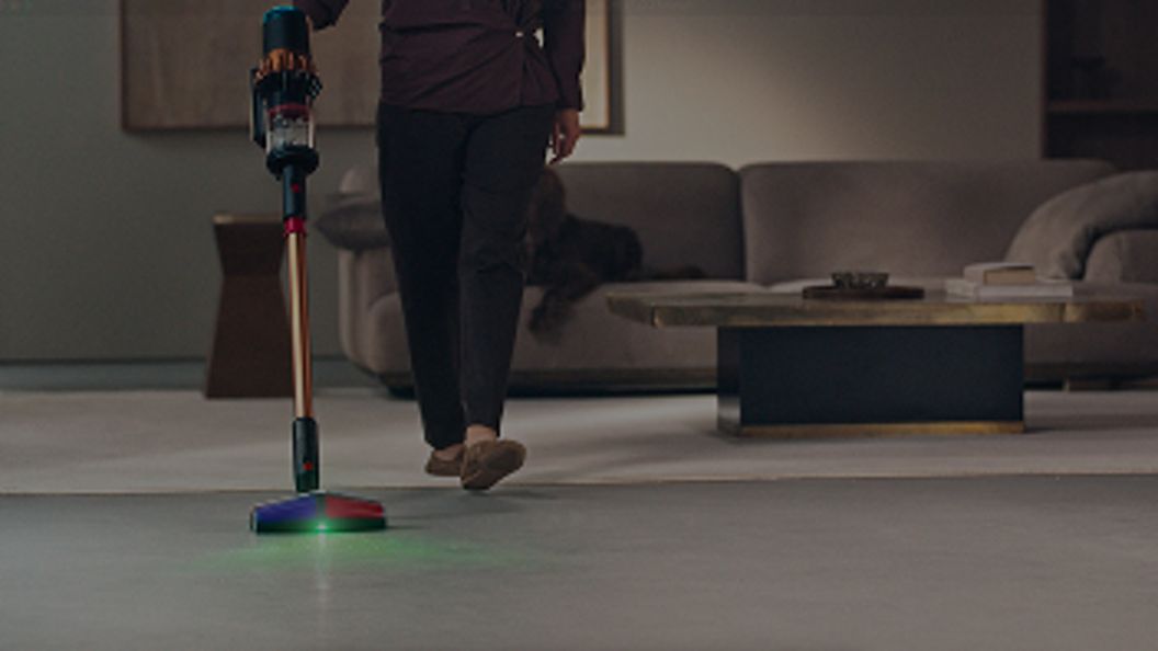 Dyson V16 Piston Animal Submarine – in action with All Floor Cones Sense cleaner head