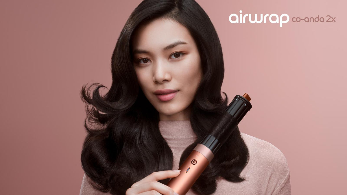 Dyson Airwrap Co-anda2x HS09 Ceramic Apricot/Topaz - model styling curls #color_ceramic-apricot-topaz
