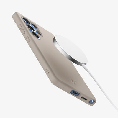 حافظة Spigen Silicone Fit (MagFit) لهاتف Samsung Galaxy S25 Ultra