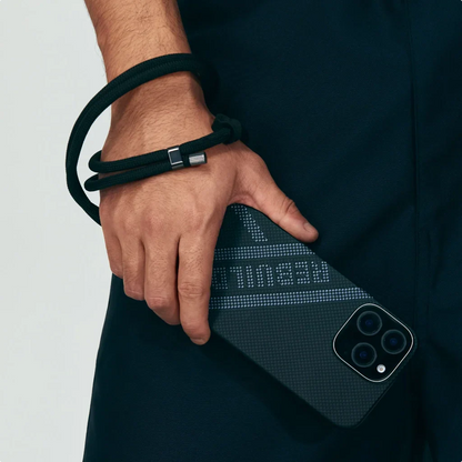 غلاف بيتاكا ريتروس المنسوج اللمسي لهاتف آيفون 16 برو