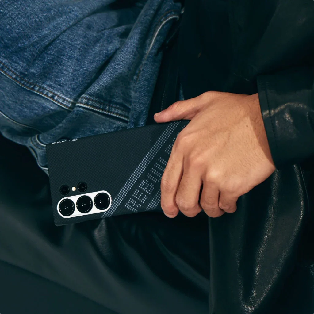 غلاف بيتاكا ريتروس المنسوج اللمسي لهاتف آيفون 16 برو