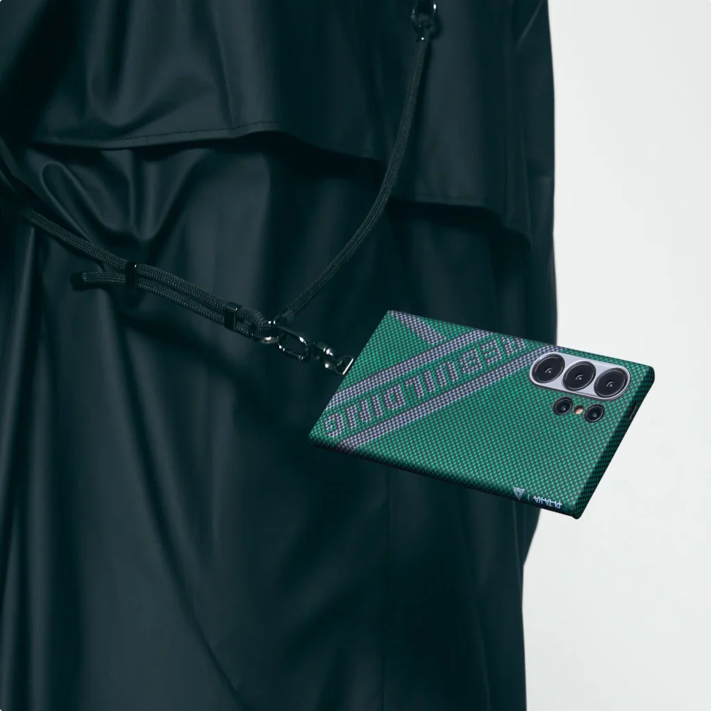 غلاف بيتاكا ريتروس المنسوج اللمسي لهاتف آيفون 16 برو