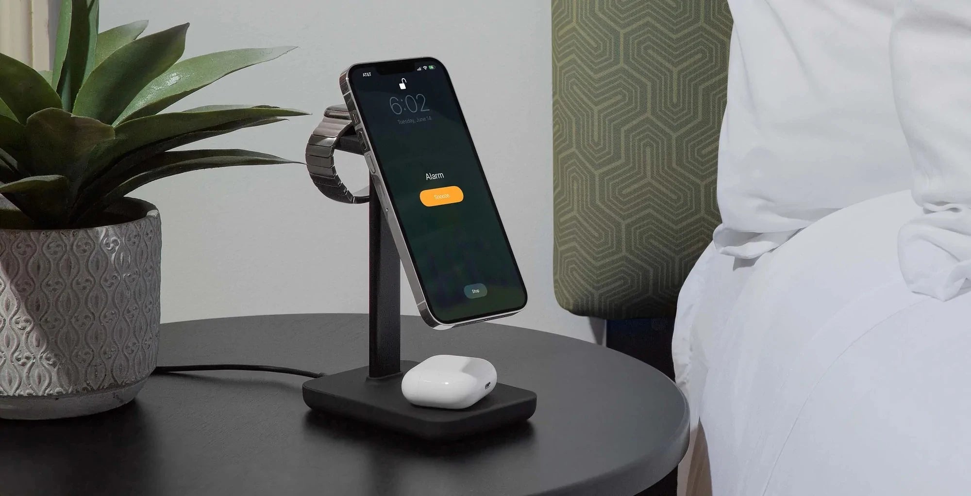 Twelve South HiRise 3 Wireless 3-in 1 Charging Stand